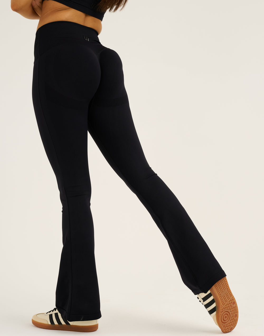 Pulse Invisible Scrunch Flare Leggings - Black