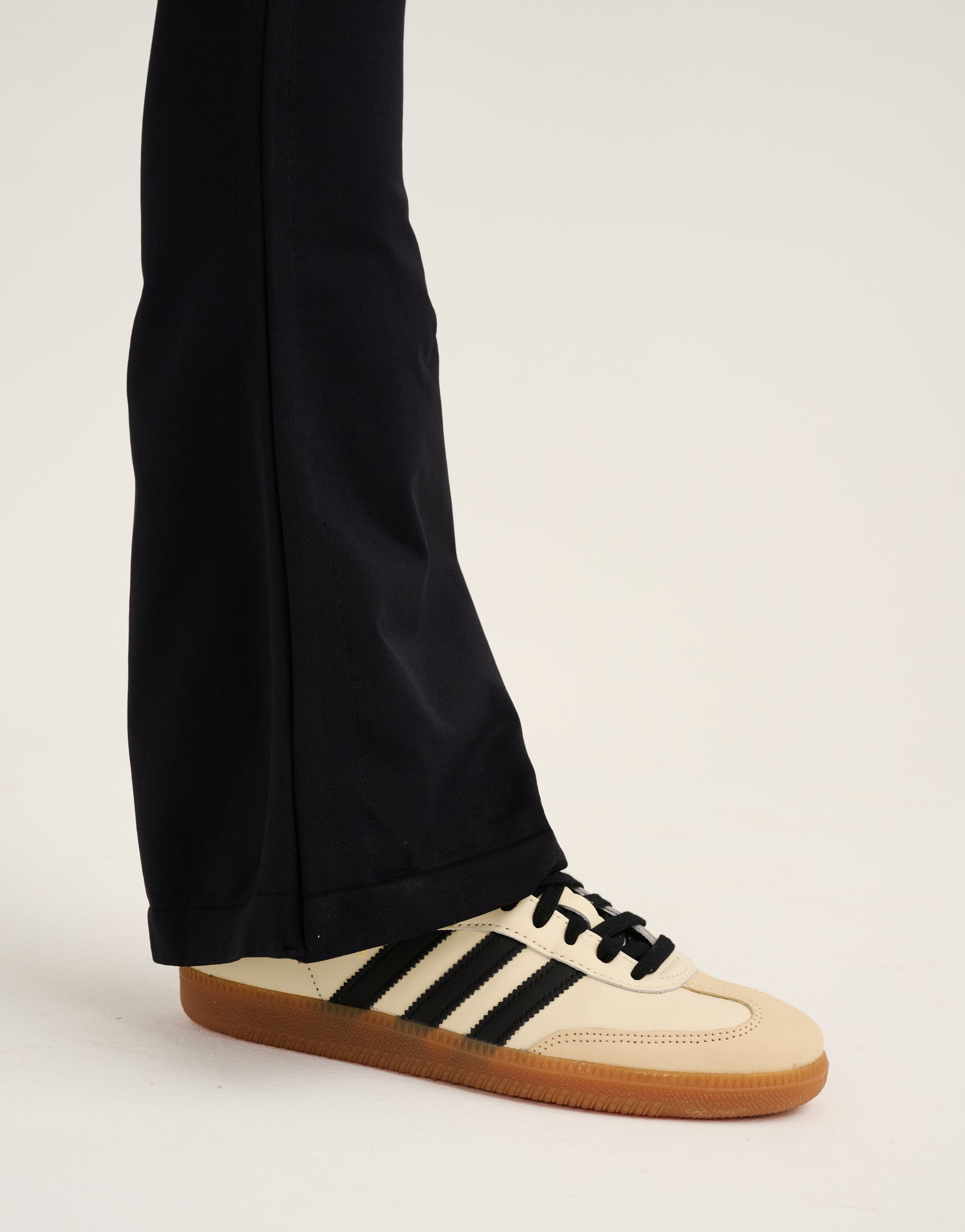 Pulse Invisible Scrunch Flare Leggings - Black