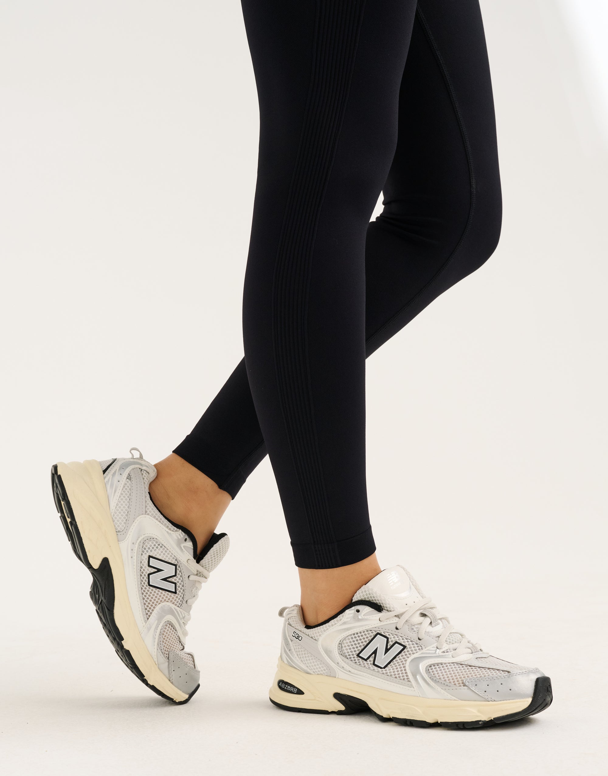 Arise Scrunch Mid-Waist Leggings - Stealth Black