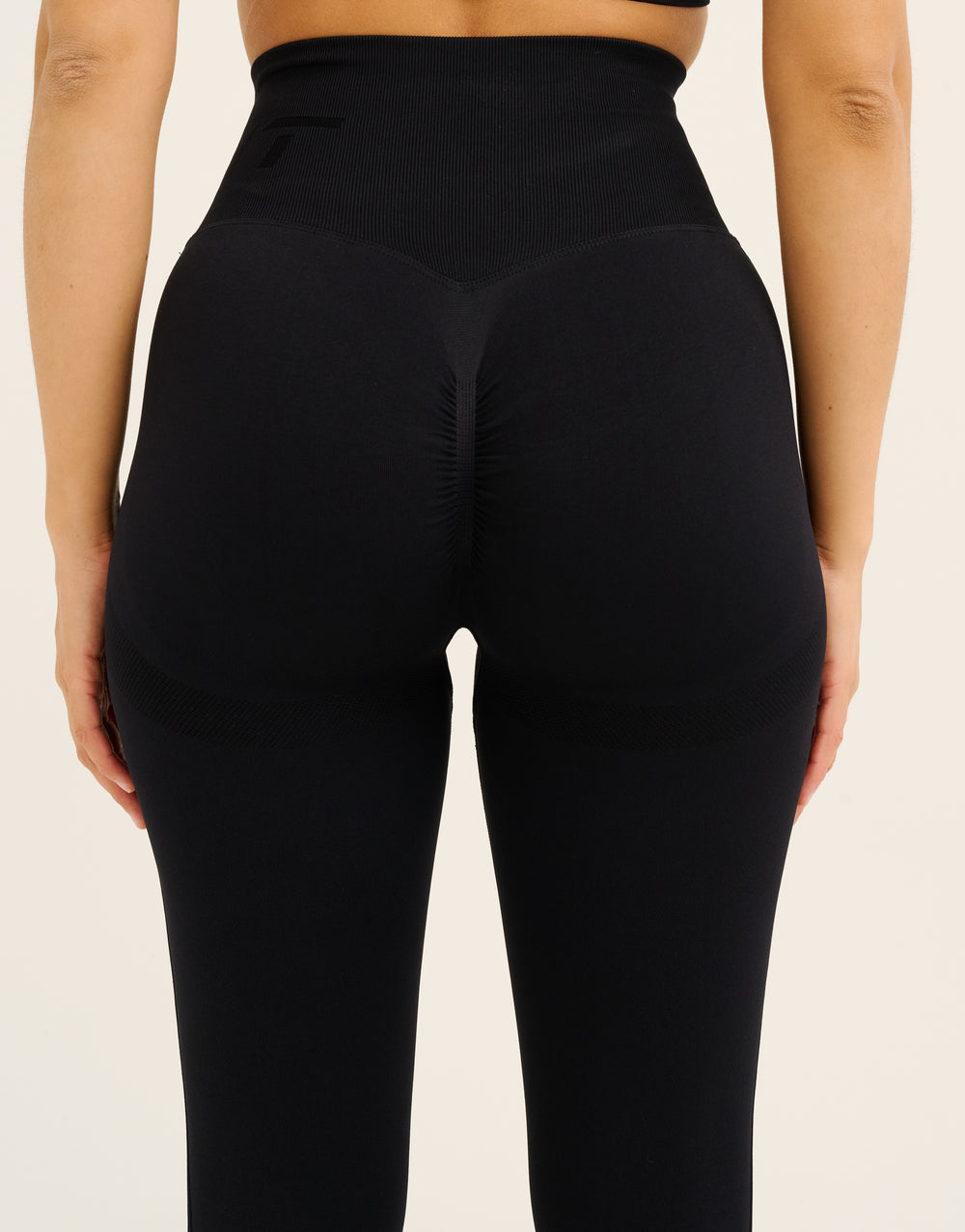 Arise Scrunch Leggings V2 - Stealth Black