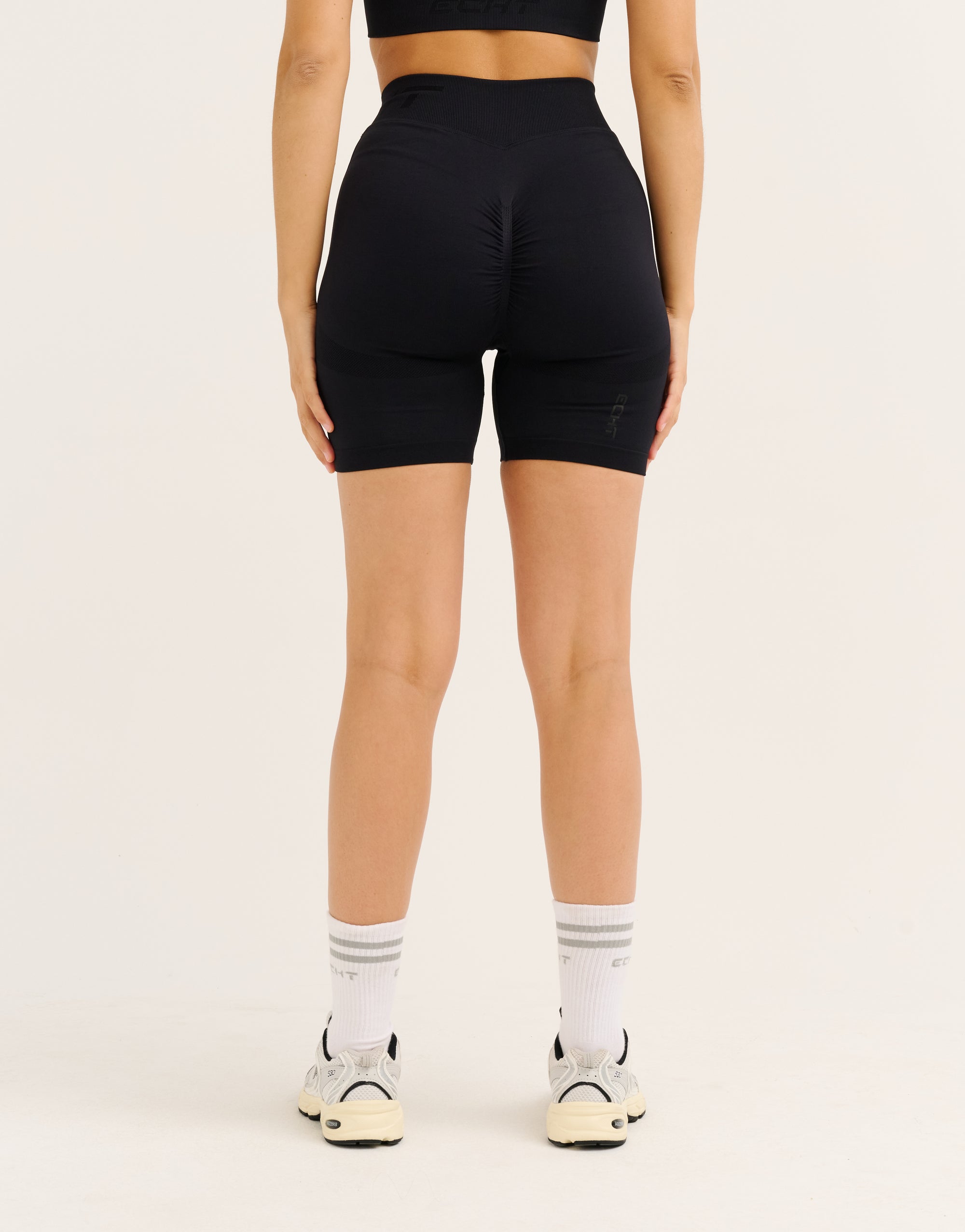 Arise Scrunch Mid-Waist Shorts - Stealth Black