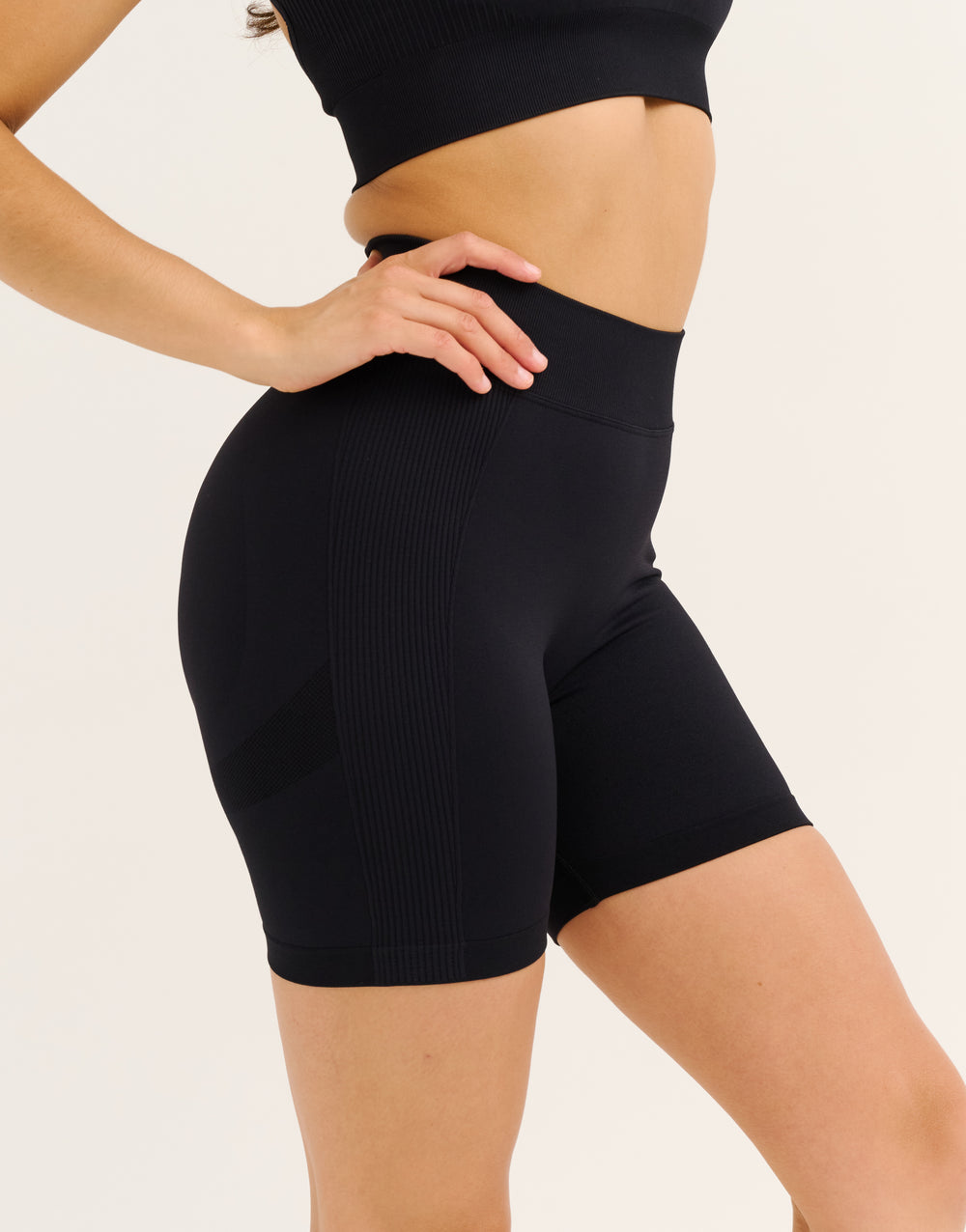 Arise Scrunch Mid-Waist Shorts - Stealth Black