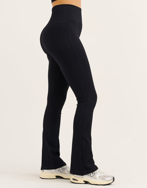 Arise Comfort Flare Leggings V2 - Stealth Black