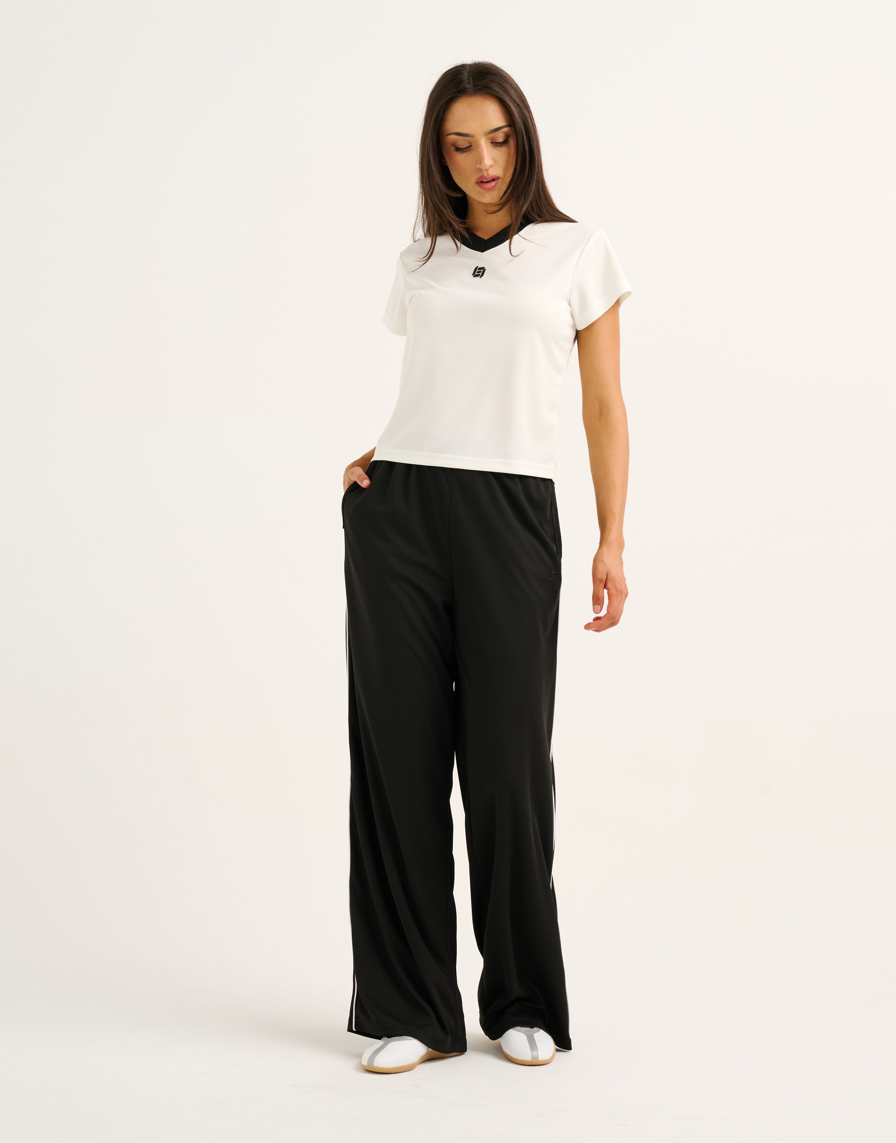 Club V Neck Crop Tee - White