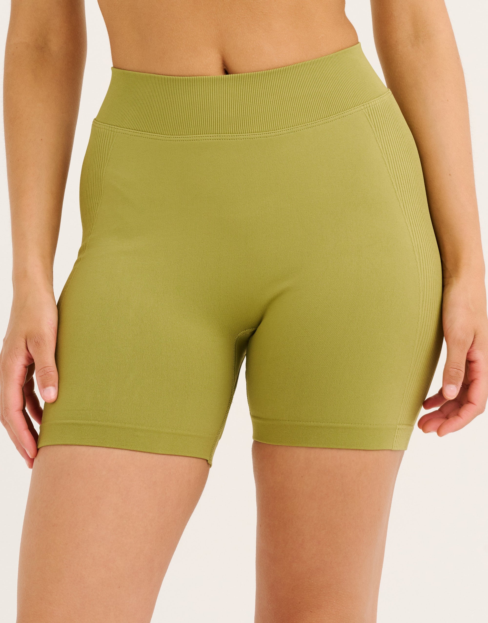 Arise Essential Mid-Waist Shorts V2 - Olive