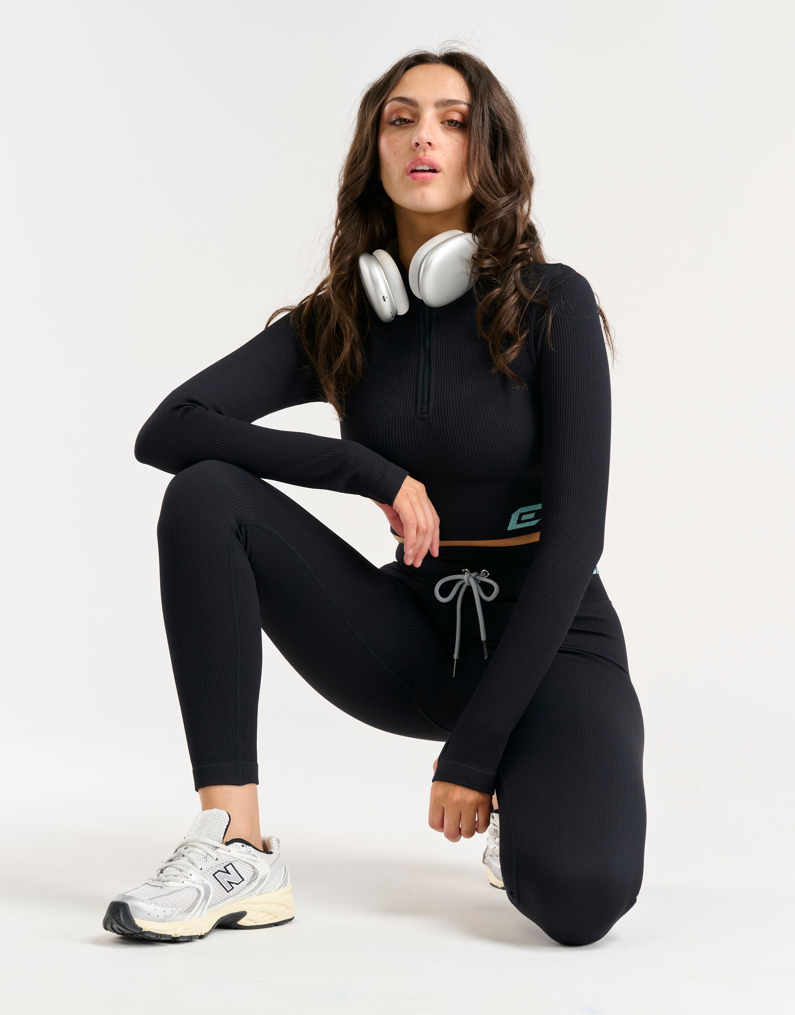 Arise Style Cropped Long Sleeve - Black