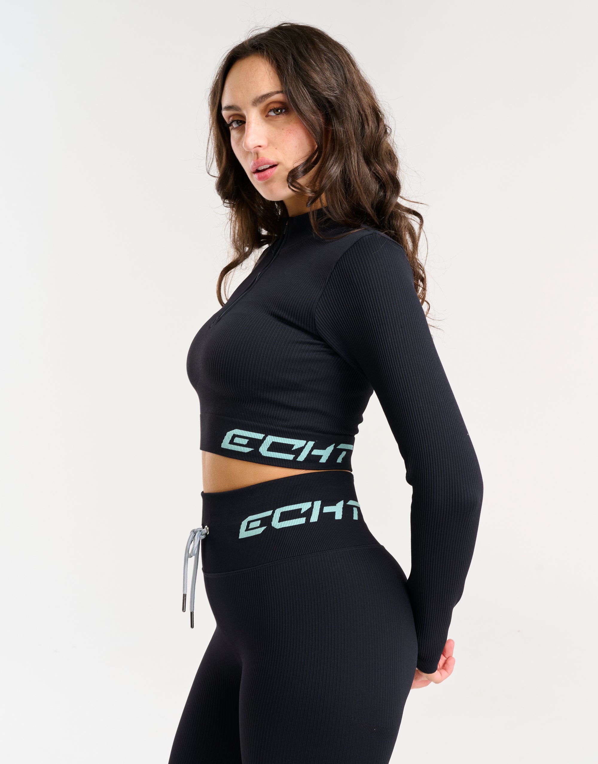 Arise Style Cropped Long Sleeve - Black with Mint