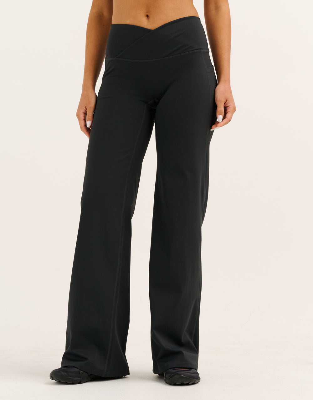Nova Lycra® Wide Leg Pant - Phantom Black