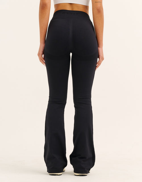 Arise Essential Mid-Waist Flare Leggings - Stealth Black